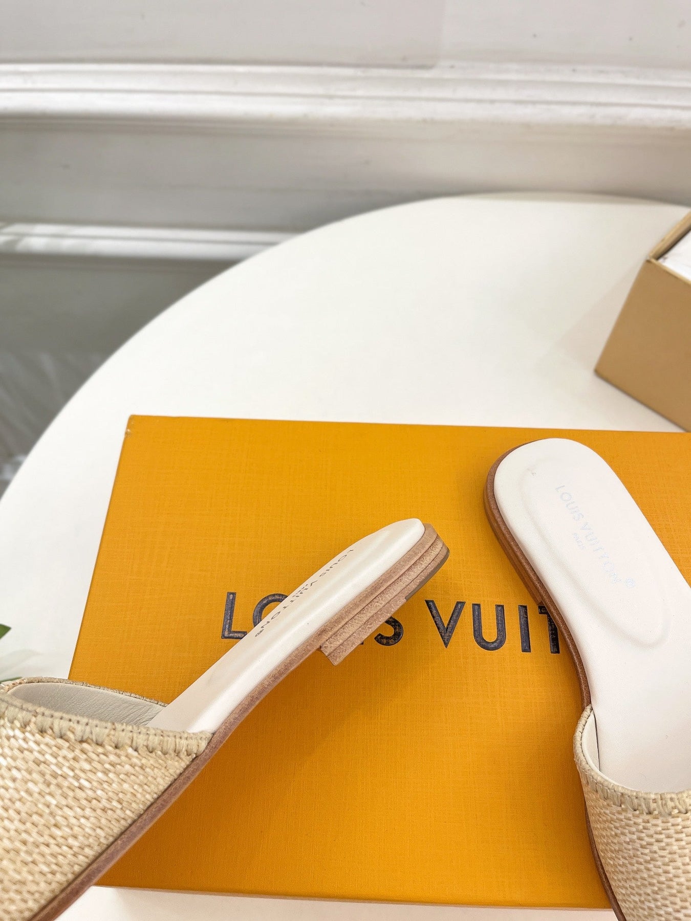 LV WOMEN CAPRI FLAT MULES IN BEIGE LEATHER AND RAFFIA