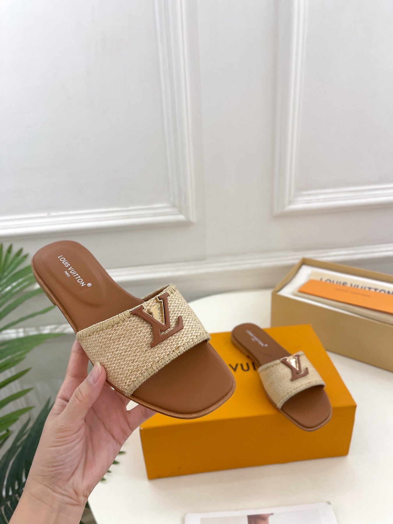 LV WOMEN CAPRI FLAT MULES IN CHOCOLATE BROWN LEATHER AND RAFFIA