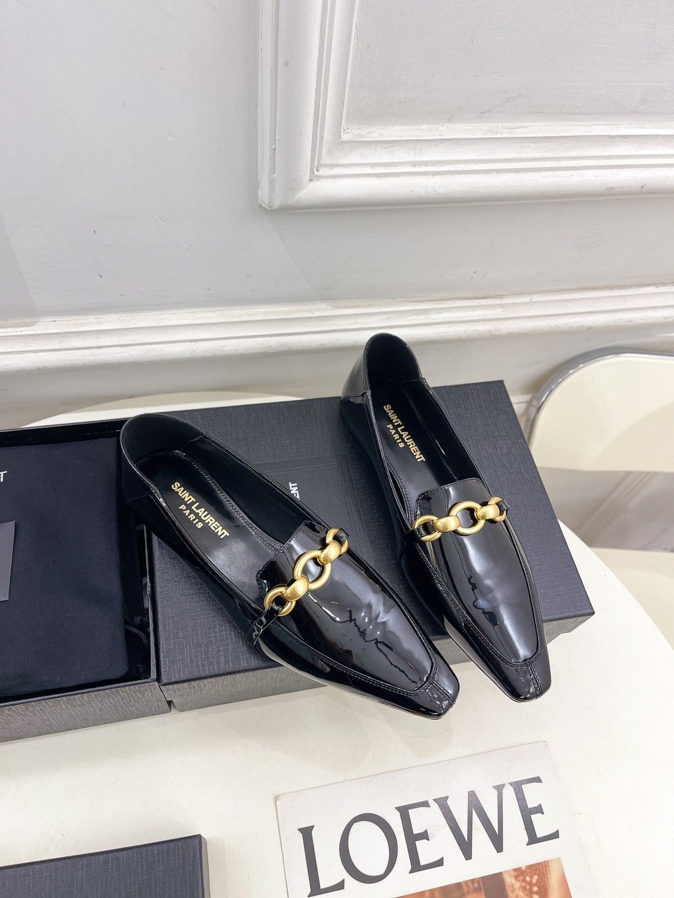 FLAT LOAFERS WITH GOLD CHAIN IN BLACK GLOSSY CALFSKIN