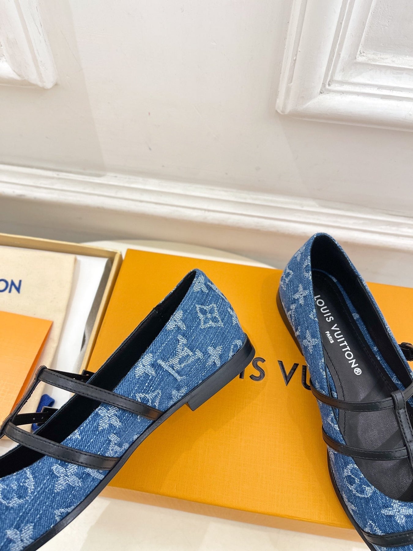 POINTED FLAT SHOES IN COBALT BLUE MONOGRAM DENIM