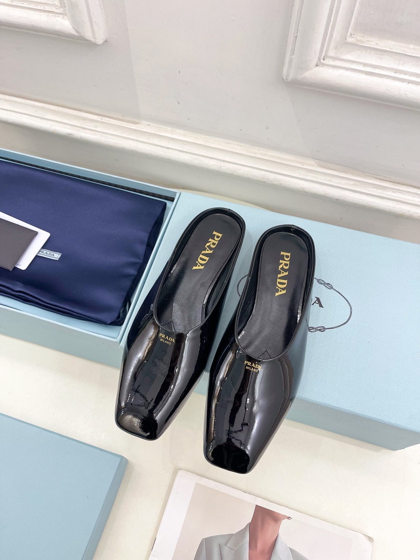 MULES SQUARE TOE IN BLACK SHINY CALFSKIN