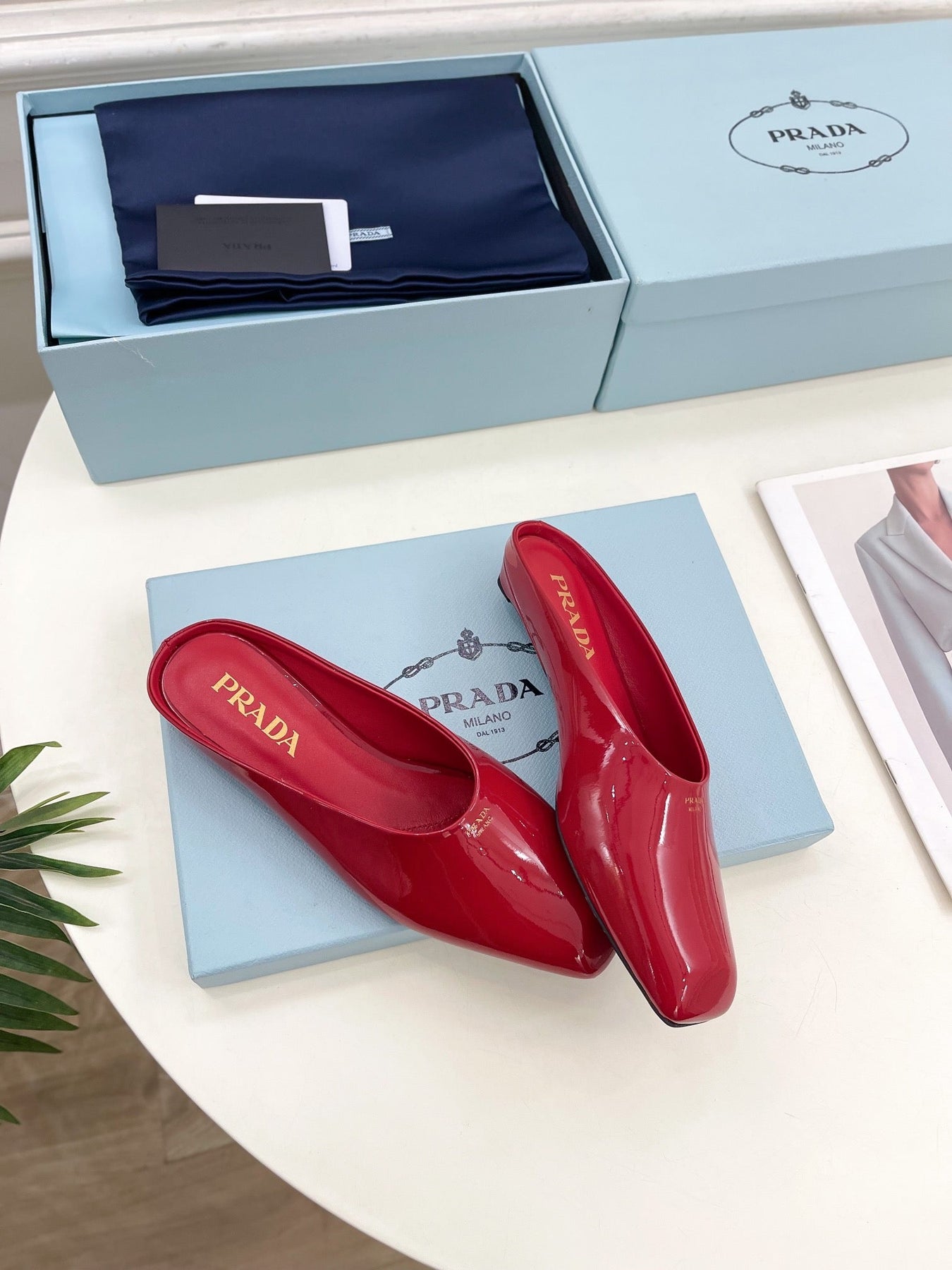 MULES SQUARE TOE IN RED SHINY CALFSKIN