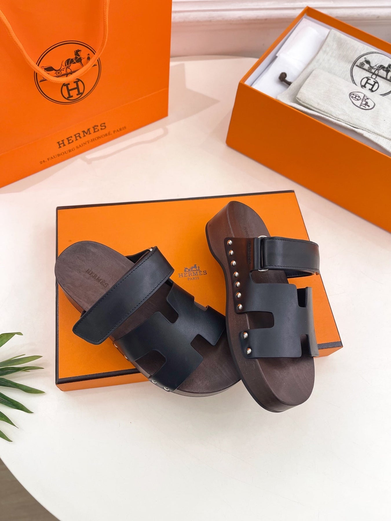 KOS CLOG IN BLACK CALFSKIN