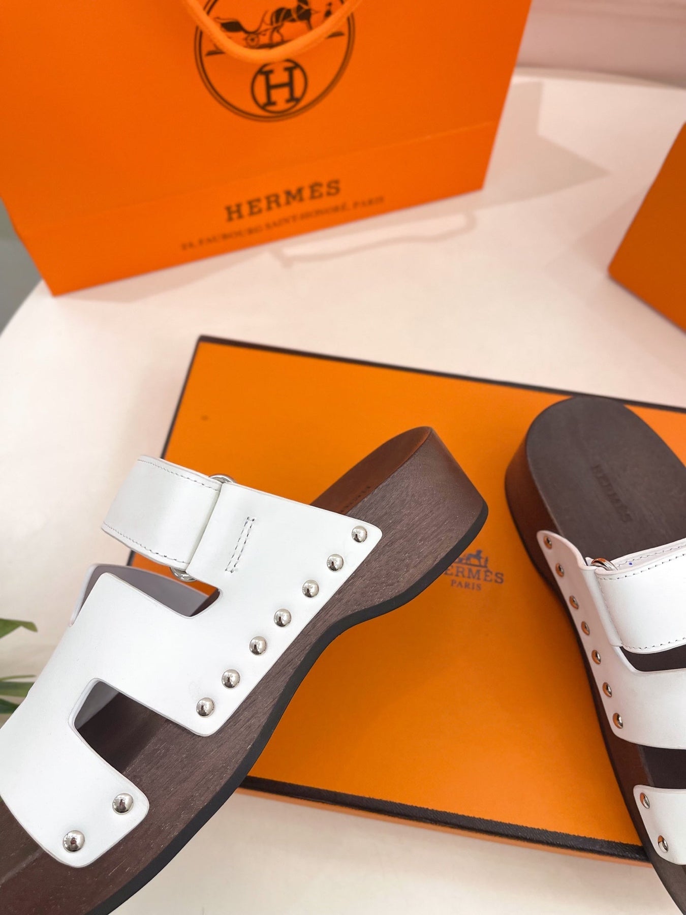 KOS CLOG IN WHITE CALFSKIN