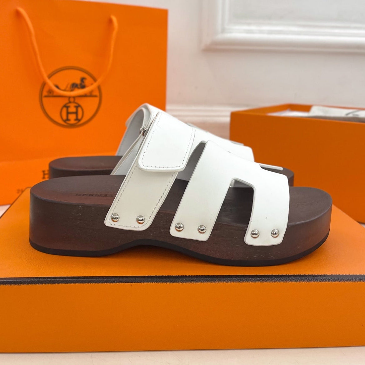 KOS CLOG IN WHITE CALFSKIN