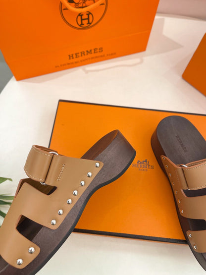 KOS CLOG IN PEANUT BROWN CALFSKIN