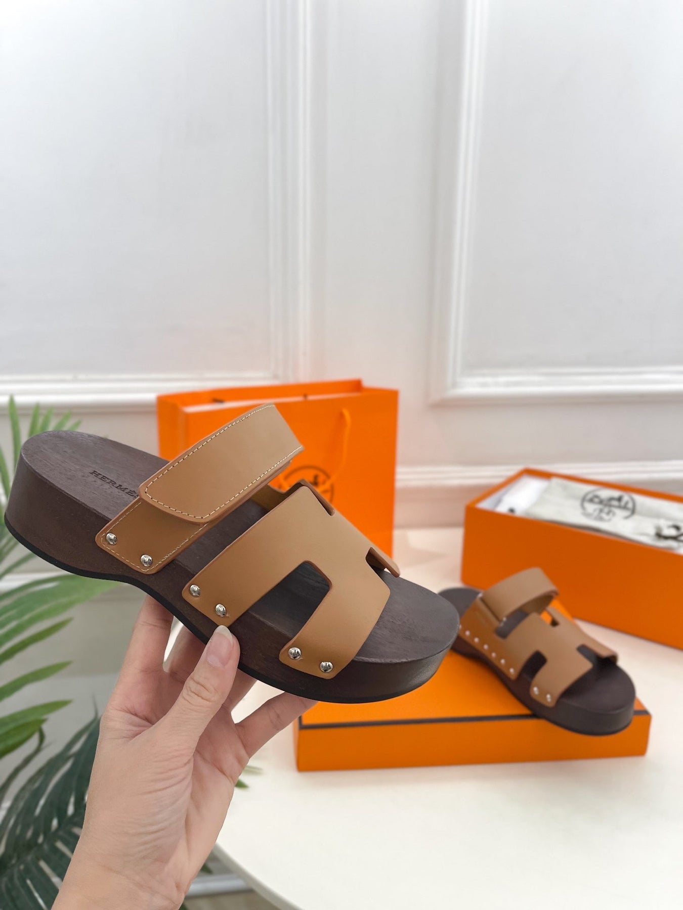 KOS CLOG IN PEANUT BROWN CALFSKIN