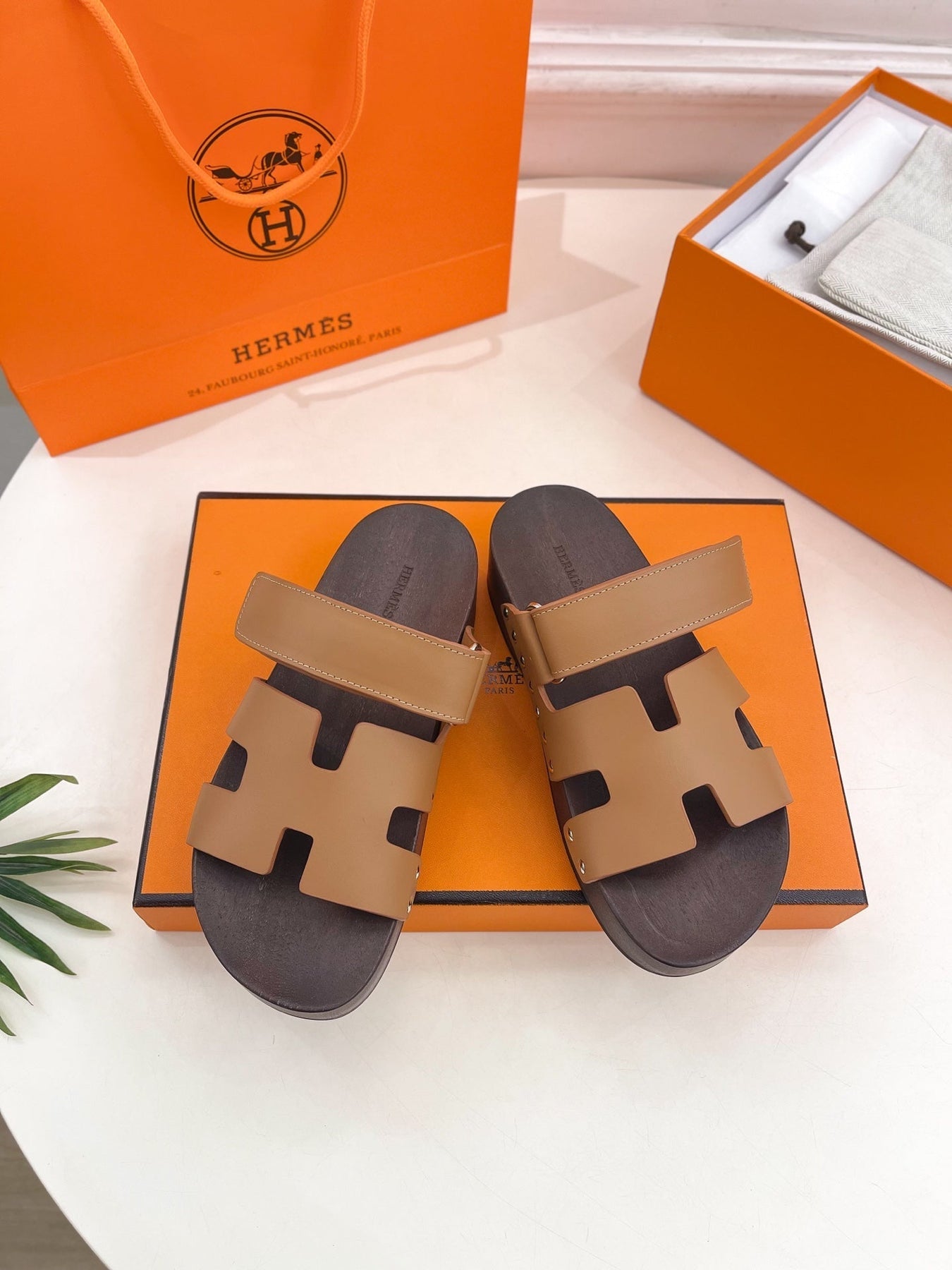 KOS CLOG IN PEANUT BROWN CALFSKIN