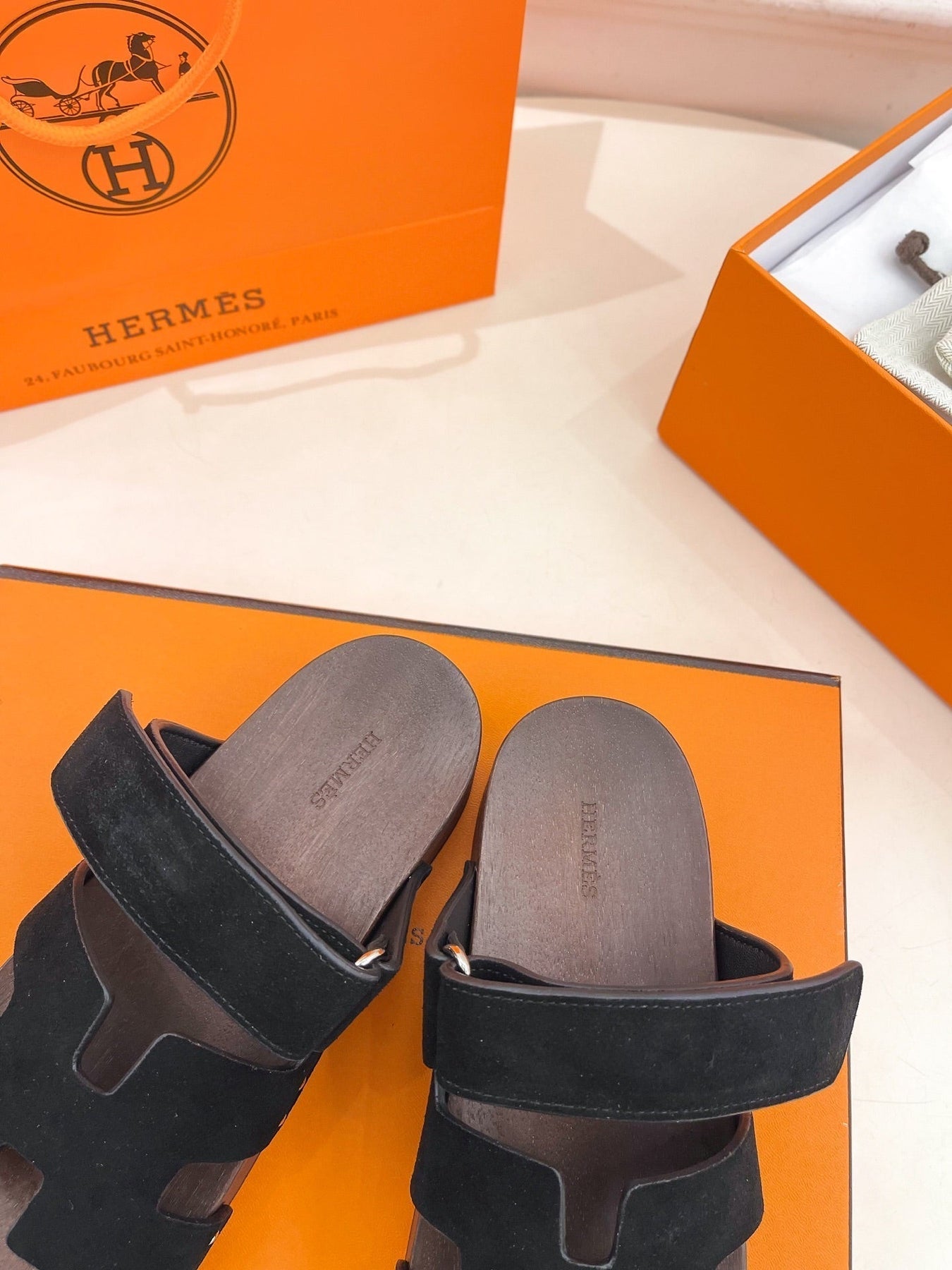 KOS CLOG IN BLACK SUEDE