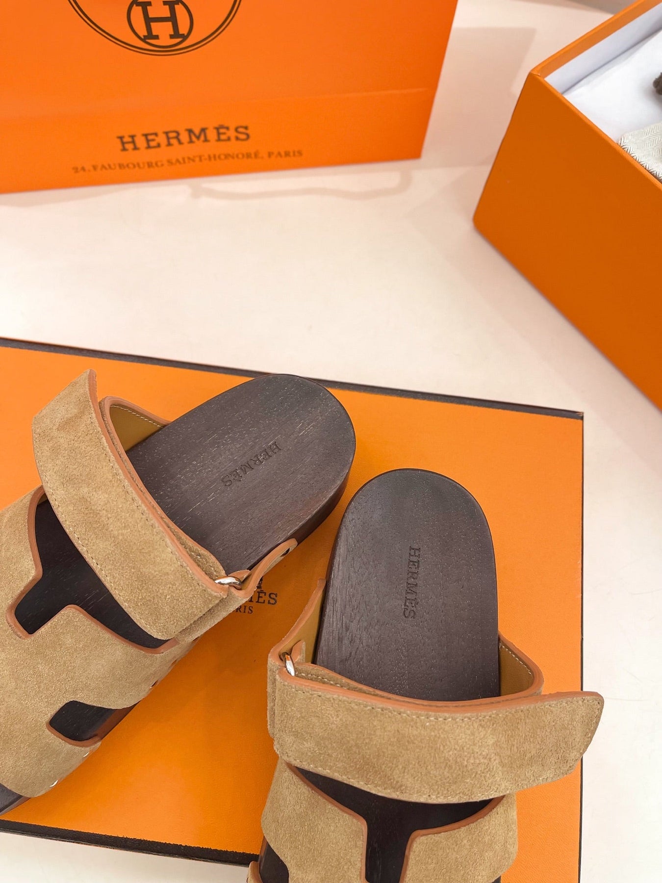 KOS CLOG IN PEANUT BROWN SUEDE