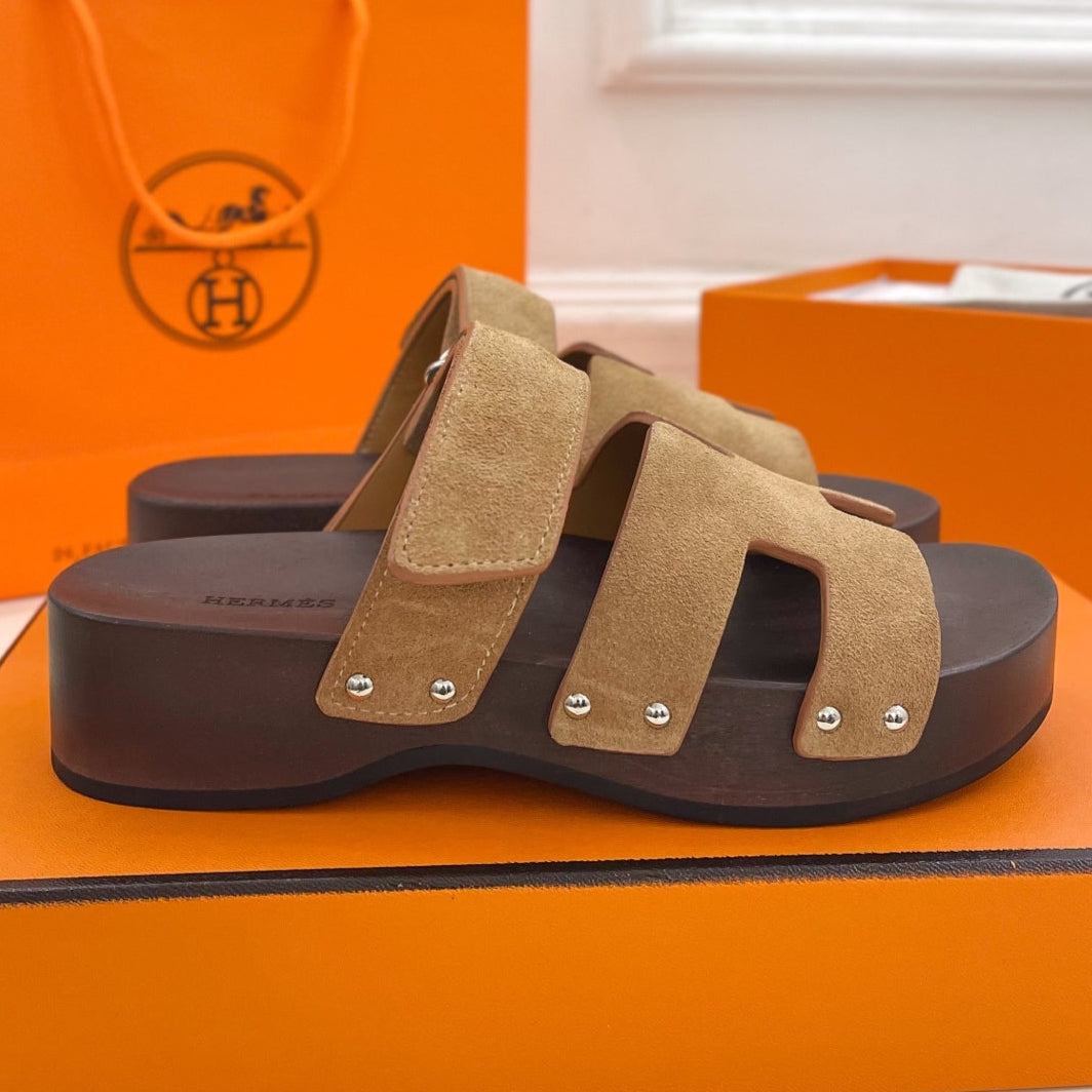 KOS CLOG IN PEANUT BROWN SUEDE