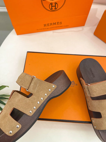 KOS CLOG IN PEANUT BROWN SUEDE