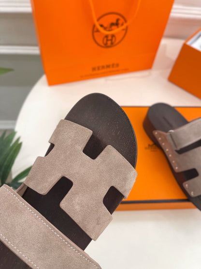 KOS CLOG IN KHAKI BROWN SUEDE