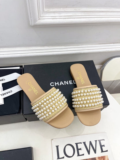 FLAT SLIDE IN FLAX YELLOW CALFSKIN WITH PEARLS