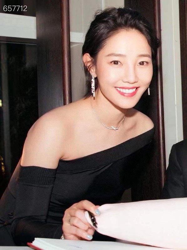 RUBAN BOW IN 18K WHITE GOLD PLATING DIAMOND NECKLACE