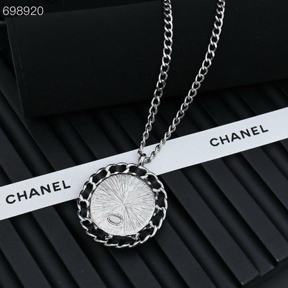 25P OVAL NECKLACE IN BLUE DENIM BLACK LEATHER-THREADED CHAIN