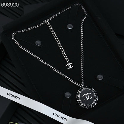 25P OVAL NECKLACE IN BLUE DENIM BLACK LEATHER-THREADED CHAIN