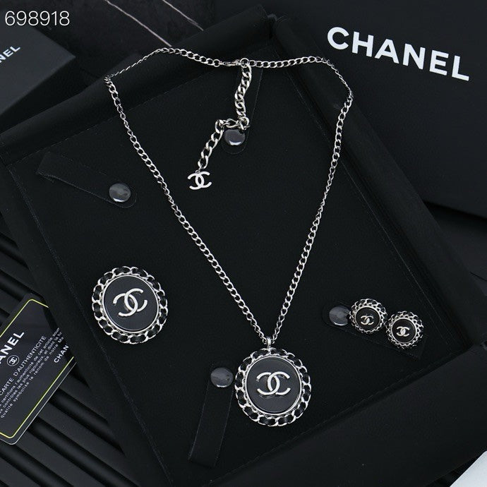 CC 25P STUD EARRINGS IN BLUE DENIM BLACK CALFSKIN-THREADED BUTTON