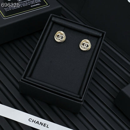 25S TWISTED RIBBED DOUBLE C STUD EARRINGS IN GOLD METAL