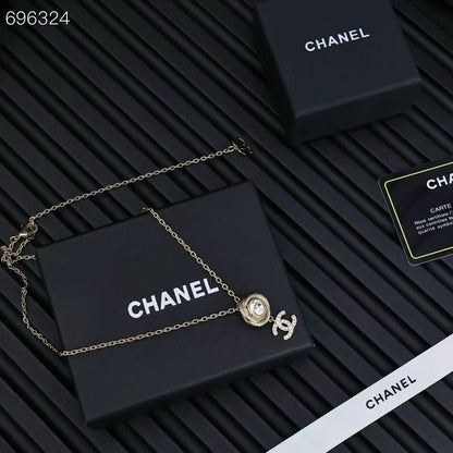 PENDANT NECKLACE IN GOLD TWISTED RIBBED DOUBLE C