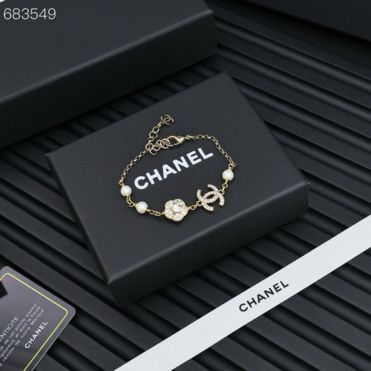 CC BRACELET 25P IN GOLD METAL PEARLY WHITE AND CRYSTAL