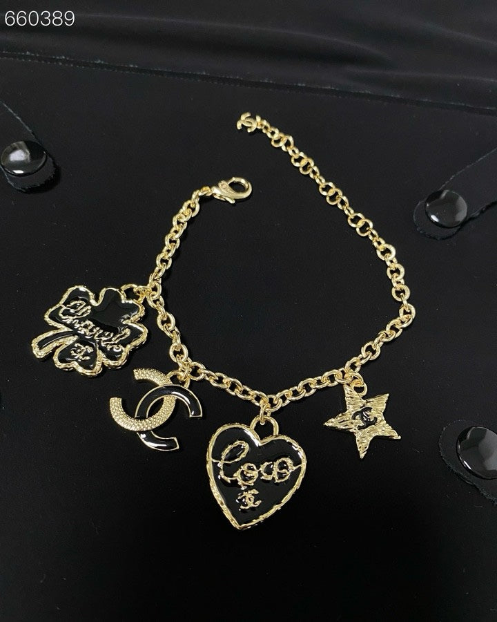 CC BRACELET IN GOLD PLATING CHAIN WITH MULTI CHARM