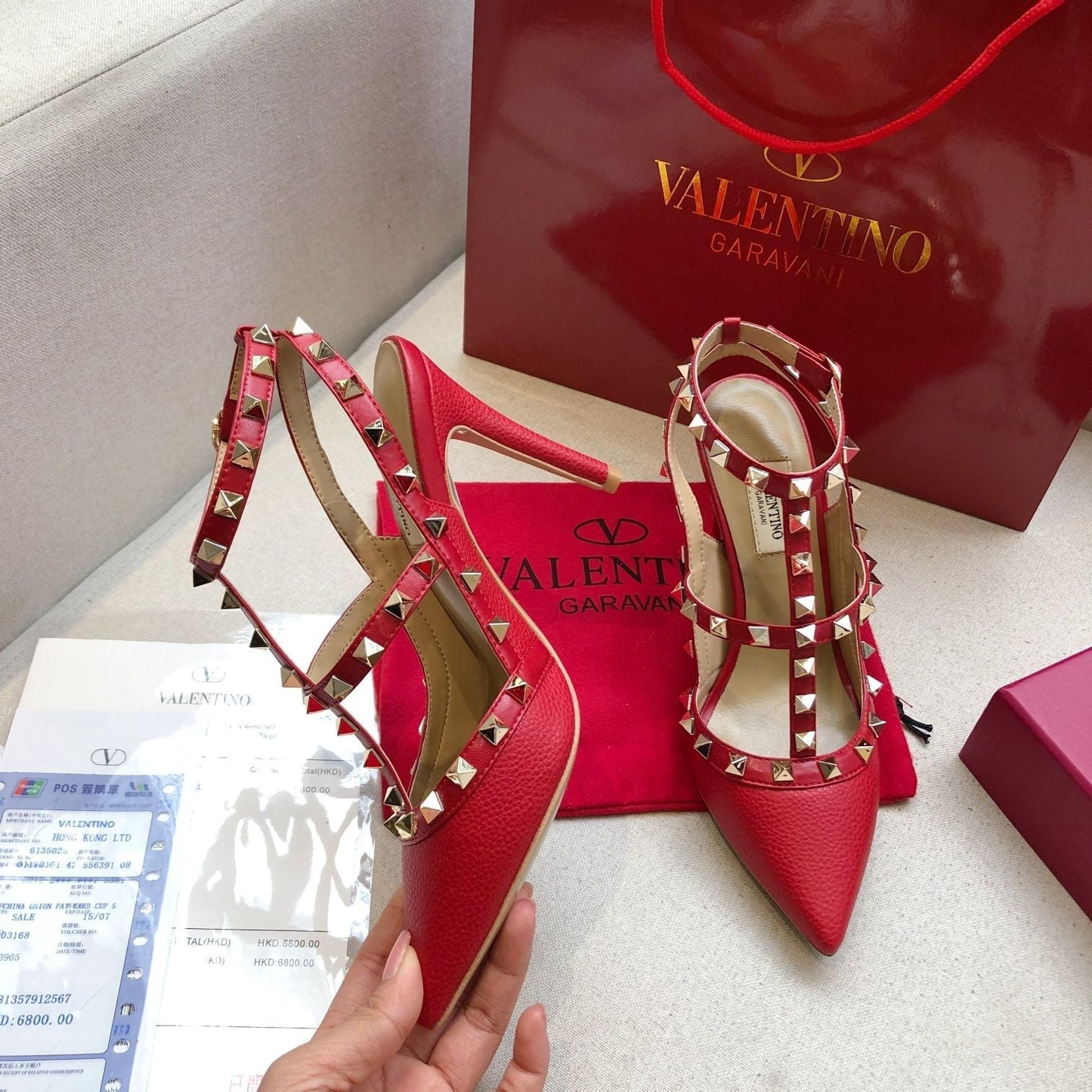 ROCKSTUD RUBY RED METALLIC CALFSKIN ANKLE STRAP HIGH SANDAL