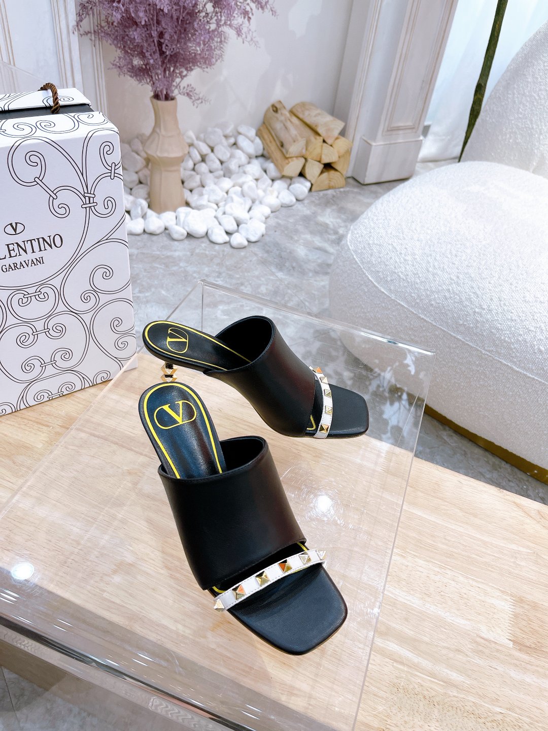 ROCKSTUD TOWER-HEEL MULES IN BLACK CALFSKIN 7 CM