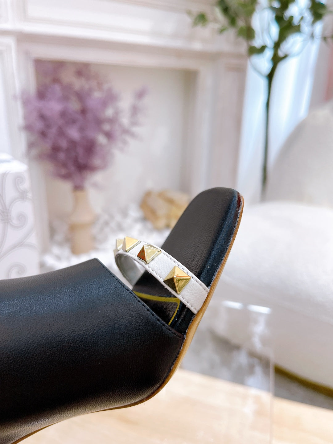 ROCKSTUD TOWER-HEEL MULES IN BLACK CALFSKIN 7 CM