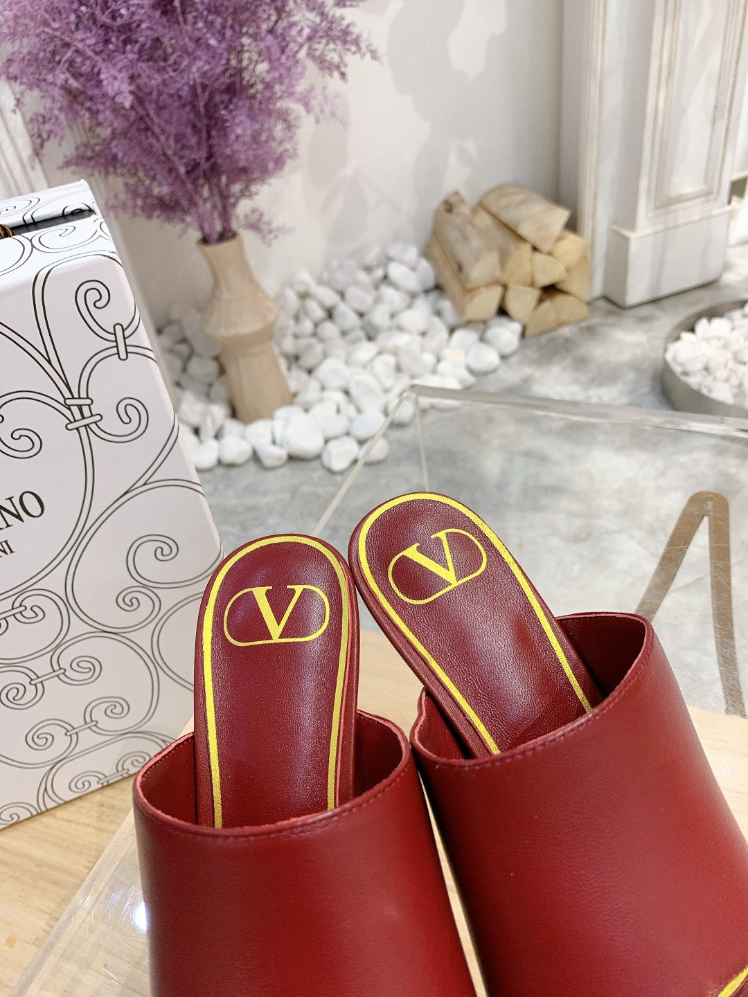 ROCKSTUD TOWER-HEEL MULES IN CURRANT RED CALFSKIN 7 CM