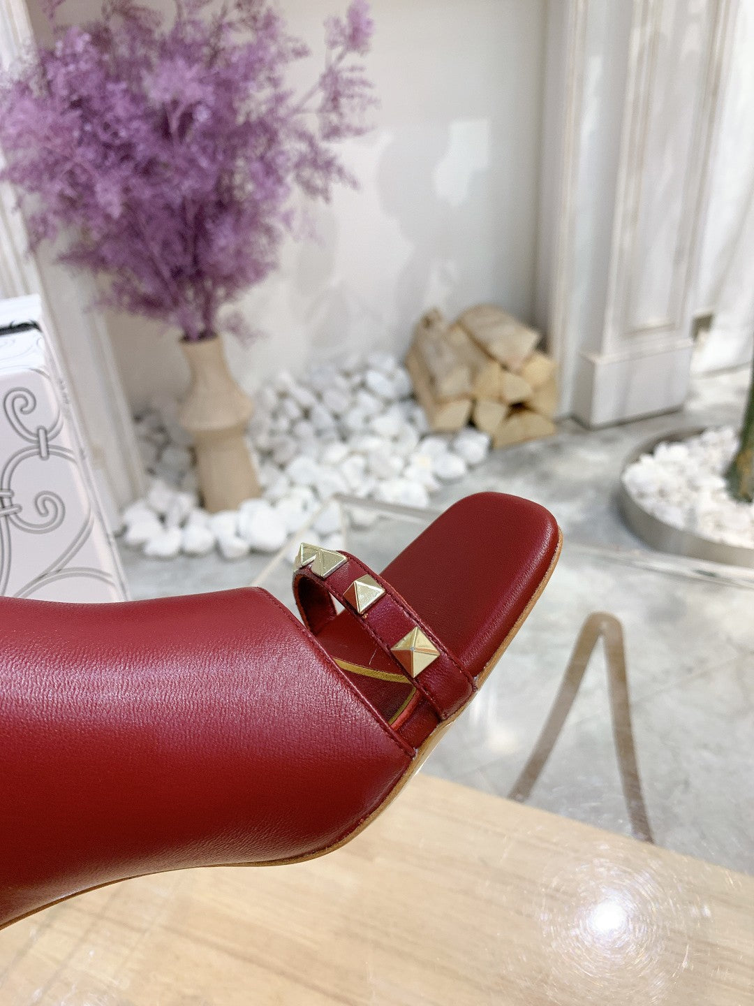 ROCKSTUD TOWER-HEEL MULES IN CURRANT RED CALFSKIN 7 CM