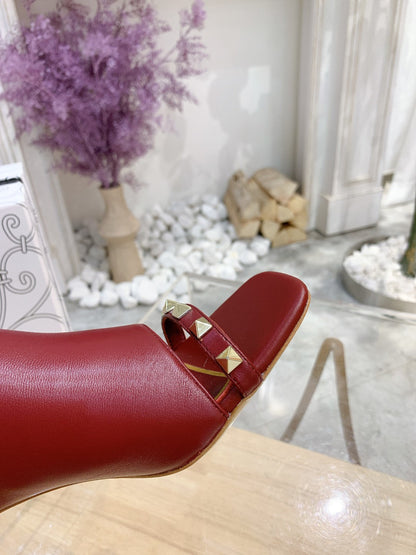 ROCKSTUD TOWER-HEEL MULES IN CURRANT RED CALFSKIN 7 CM