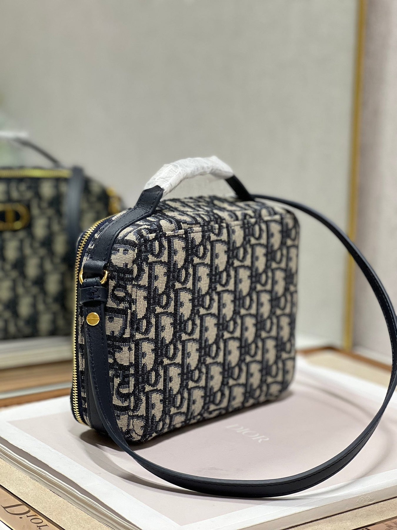 CD CARO 18CM BLUE OBLIQUE EMBROIDERY