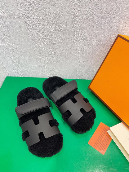 Chypre Sandal Black shearling insole Black goatskin lining