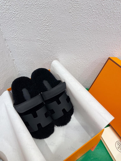 Chypre Sandal Black shearling insole Black goatskin lining