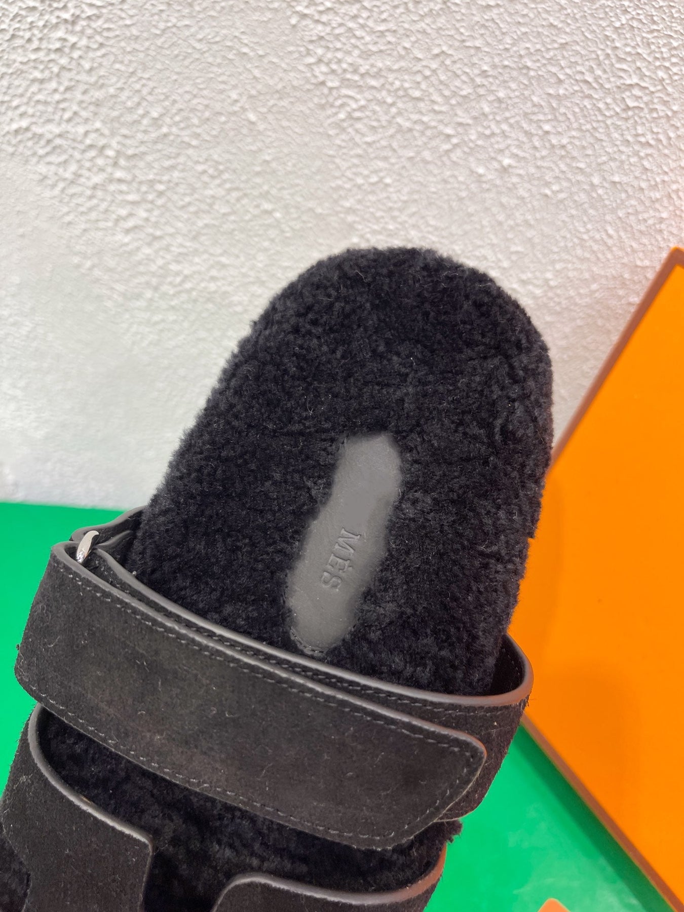 Chypre Sandal Black shearling insole Black Velvet leather lining